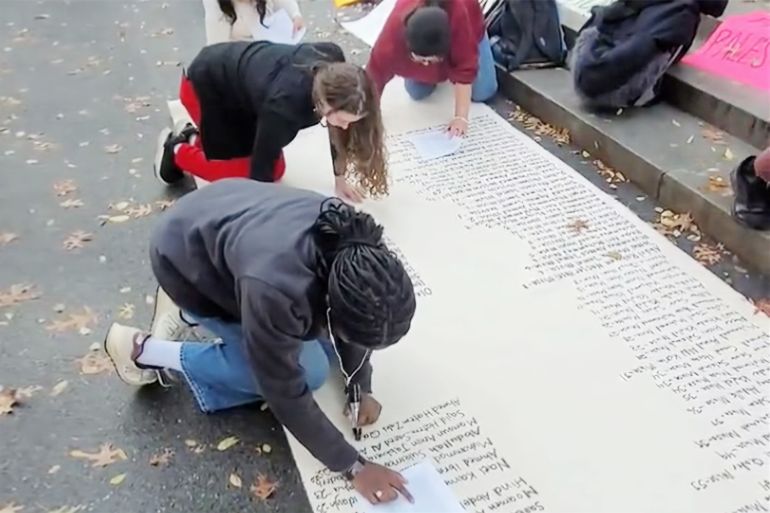طلبة جامعة هارفارد الأميركية يكتبون أسماء 10 آلاف شهيد فلسطيني